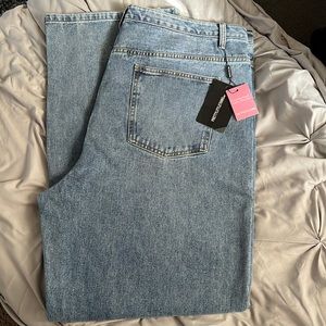PrettyLittleThing Plus Vintage Wash Split Hem Jeans- NWT